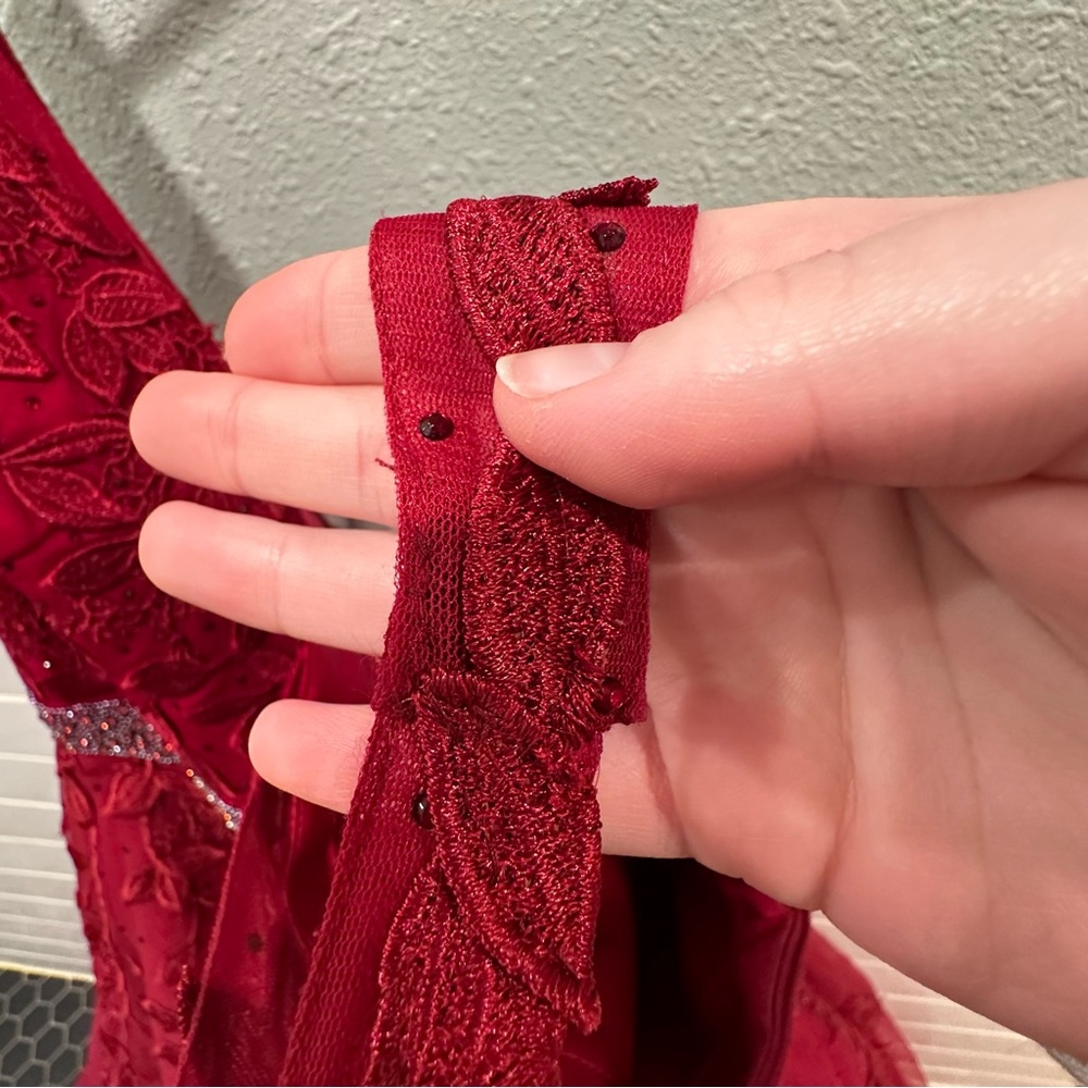 AMARRA | Wine Red Size 14 Floral Appliqué Beaded Tulle Ballgown With Pockets! - Picture 12 of 16